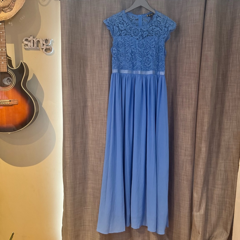 NWT Blue Lace and Chiffon Formal Dress. Size 0XL (12).